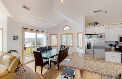 Monteray Shores House | Terrific 5BR Dog Friendly | Private Pool | Hot Tub