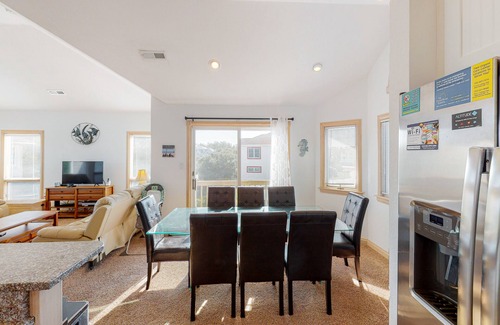 Monteray Shores House | Terrific 5BR Dog Friendly | Private Pool | Hot Tub