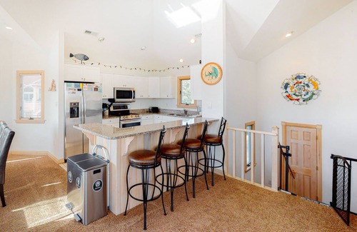 Monteray Shores House | Terrific 5BR Dog Friendly | Private Pool | Hot Tub