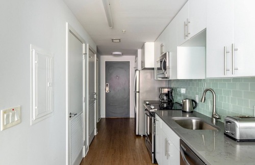 Mount Vernon Triangle Apartment | Terrific Mount Vernon Studio w/Gym & Courtyard, nr Metro, by Blueground