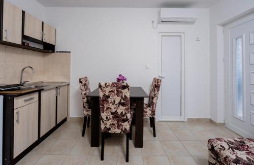 Lazi Apartment | Tesla Apartments Budva