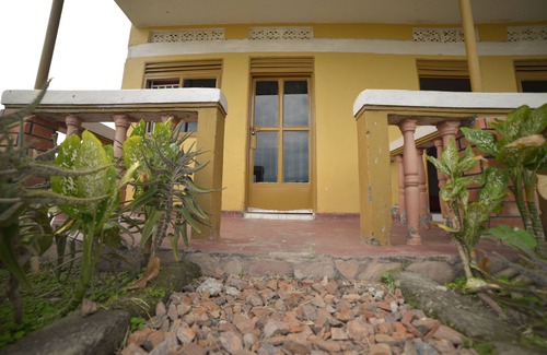 Kasese House | TESMBO SAFARI LODGEqueen elizabeth national park