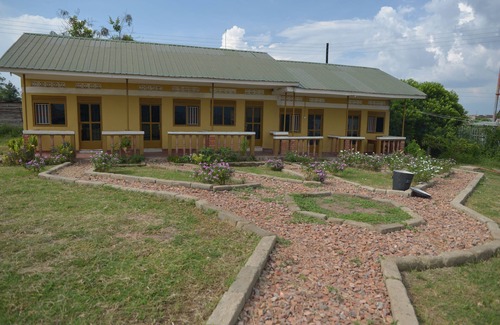 Kasese House | TESMBO SAFARI LODGEqueen elizabeth national park