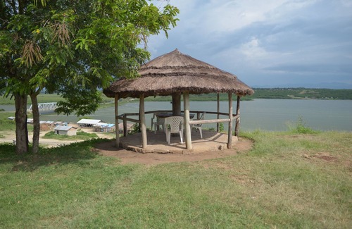 Kasese House | TESMBO SAFARI LODGEqueen elizabeth national park