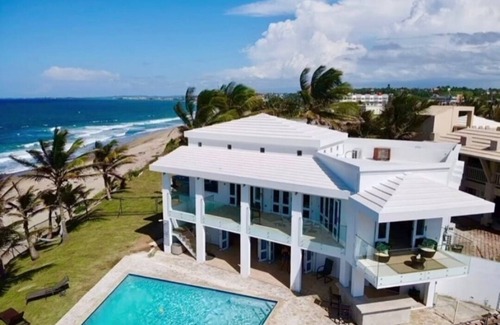 Hatillo Villa | Tesoro del Mar Stunning beachfront beach Villa