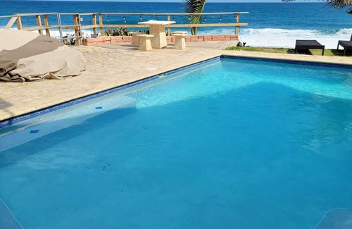 Hatillo Villa | Tesoro del Mar Stunning beachfront beach Villa