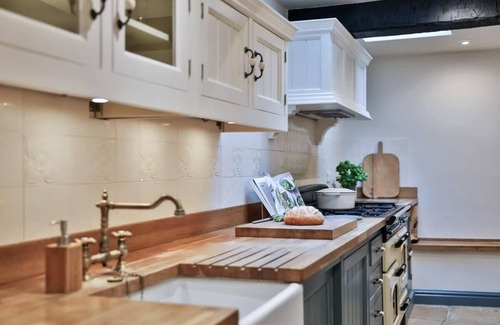 Tetbury House | Tetbury - Stylish Country Retreat, Terrace and Log
