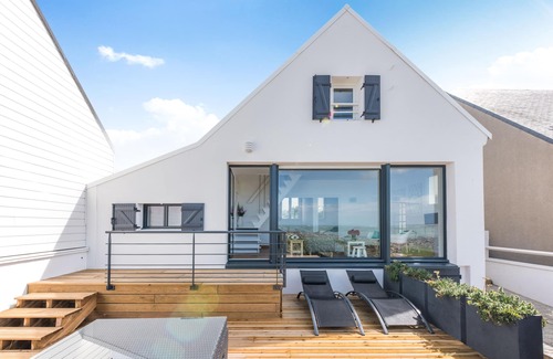 Plouescat House | Tête-à-tête with the deep blue sea, direct access to the beach from the terrace ❤️