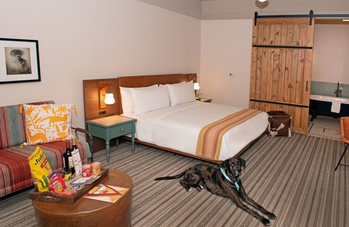 Las Colinas Hotel | Texican Court, by Valencia Hotel Collection