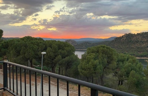 San Martin de Valdeiglesias Ski Chalet | The Brick House. Ideal for families with garden and swimming pool.