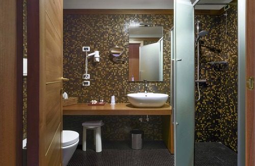 Lovadina Hotel | Thai Si