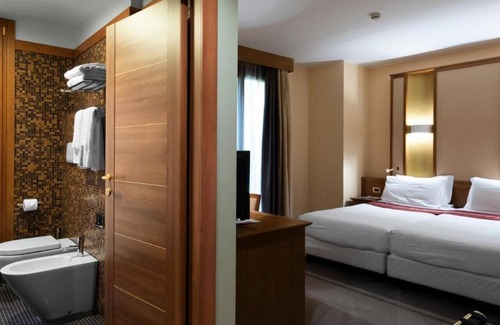 Lovadina Hotel | Thai Si