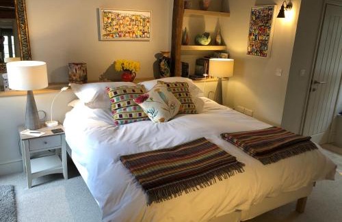 Wallingford House | Thames Edge Rooms