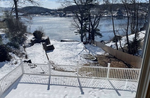 Quaker Hill House | Thames River Retreat · CT College+Casinos+USCGA
