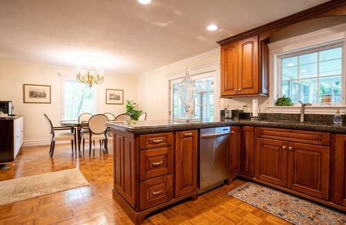 Carbondale House | Thanksgiving Dates Available for the First Time in Years!