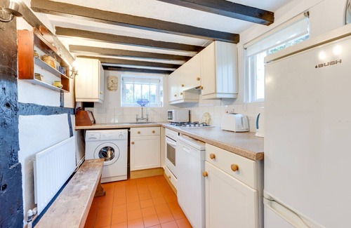 Shoreham-by-Sea House | Thatch Cottage - Four Bedroom House, Sleeps 6