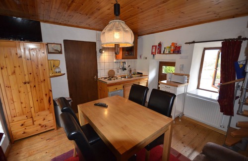 Shiplake House | Thatched 4 person cottage