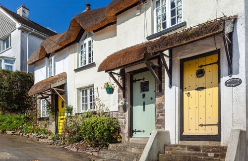 South Molton Cottage | Thatched chocolate box 500year old cottage on the fringe of Exmoor National Park