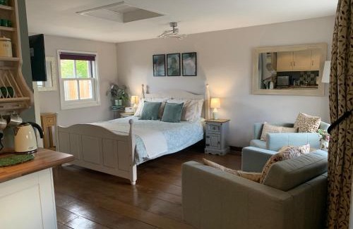 Watersfield House | Thatched Cottage