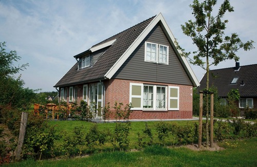 Appelscha House | Thatched Villa in Nature