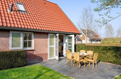 Appelscha House | Thatched Villa in Nature
