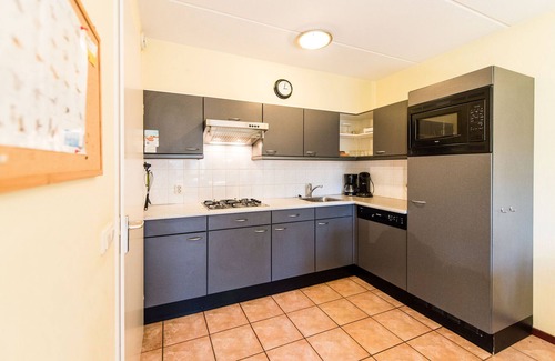 Hollum Villa | Thatched villa with dishwasher, 1.5 km. from the beach