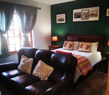 Nottingham Road House | Thatchings Bed and Breakfast