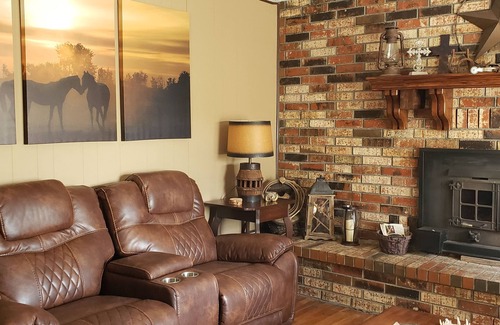 Love County House | The 36 House - A comfortable, dog-friendly place escape the city.