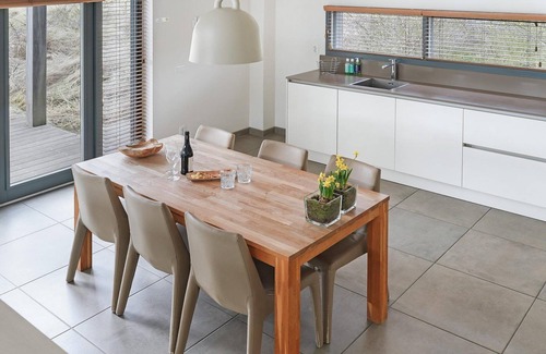 Ouddorp House | The 4 person Villa Super VIP features a luxurious and comfortably furnished interior, terrace with views over the water, perfect with dogs and children.