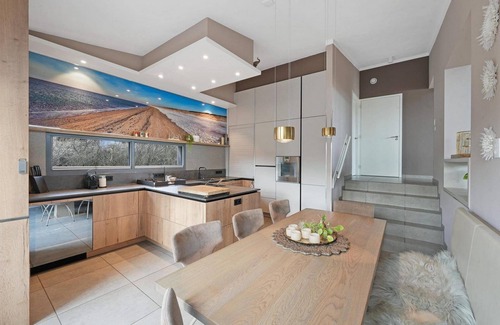 Ouddorp House | The 4 person Villa Super VIP features a luxurious and comfortably furnished interior, terrace with views over the water, perfect with dogs and children.
