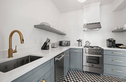 Hyde Park Apartment | The Adaline #6 | Gorgeous Hyde Park Apartment