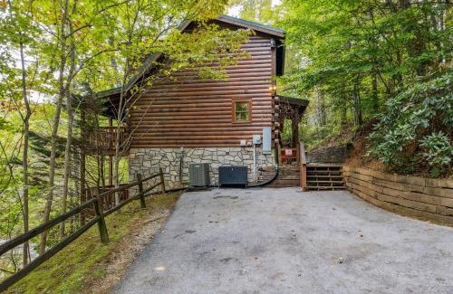 Black Bear Falls House | The Adventure Lodge Located in Black Bear Falls Resort with 3 King Suites!