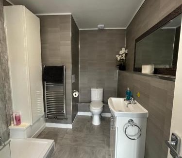 Sandtoft Apartment | The Airfield Happy Apartment