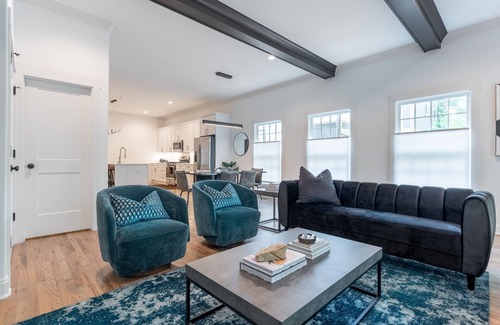 East Hill House | The Alabaster - Stylish Home in East Nashville