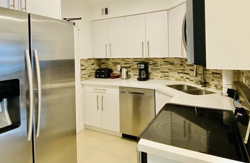 La Gorce Condo | The Alicia on the Beach! 2BR/2BA Resort Experience