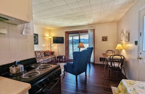 Lake Junaluska Apartment | The Allgood LJ Apartment: Charming Lake Junaluska Retreat with Stunning Mountain