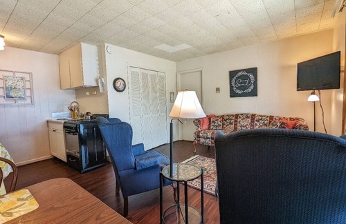 Lake Junaluska Apartment | The Allgood LJ Apartment: Charming Lake Junaluska Retreat with Stunning Mountain