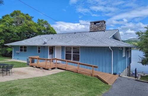 Lake Junaluska Apartment | The Allgood LJ Apartment: Charming Lake Junaluska Retreat with Stunning Mountain