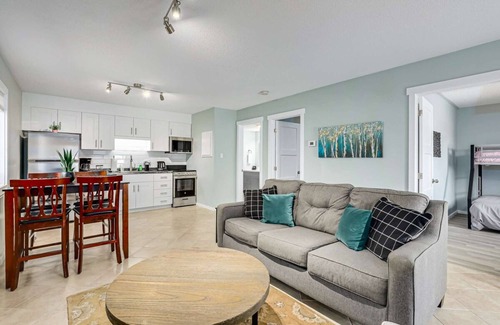 Collingwood Apartment | The Alpine - Central Collingwood Condo