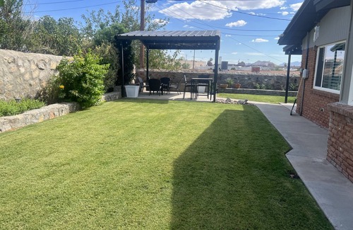El Paso House | THE ALTA LOFT A 5 MINUTE DRIVE TO WHOLE FOODS MARKET