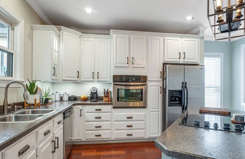 Hope Gardens Apartment | The Alwin - Hot Tub & Amazing Nearby Restaurants