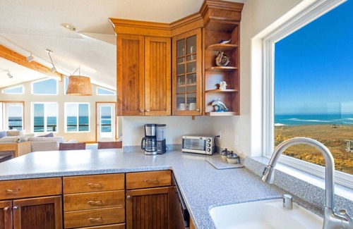 Shelter Cove House | The Amazing Blue Water Ocean House