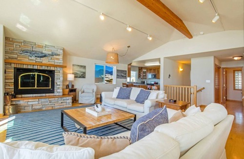Shelter Cove House | The Amazing Blue Water Ocean House