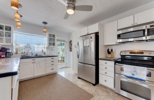 Bradenton Beach Apartment | The Anchor