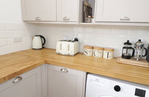 Rhos on Sea Cottage | THE ANCHORAGE, pet friendly, character holiday cottage in Rhos-On-Sea