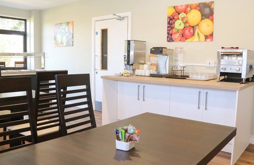 Littlehampton Cottage | THE ANCHOR’S NEST AT MARINE COURT, family friendly in Littlehampton