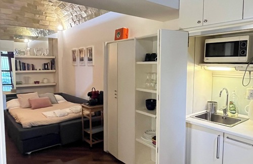 Rione XIV Borgo Apartment | The Ancient Wall | Borgo Pio | San Pietro