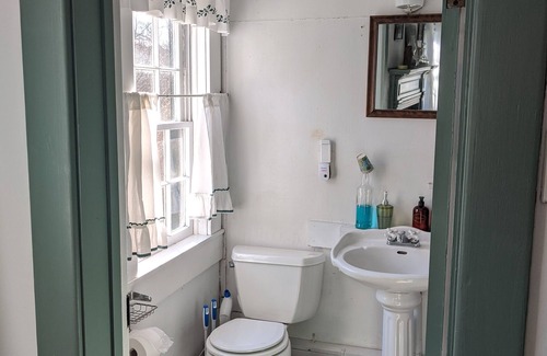 Warm Springs Bed & Breakfast | The Anderson Cottage Bed & Breakfast