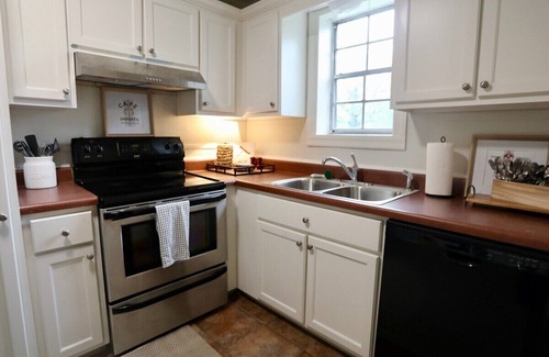 Oxford House | The Ann, 2BR Oxford Stay by Velvet Ditch Villas