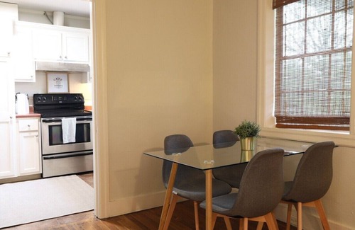 Oxford House | The Ann, 2BR Oxford Stay by Velvet Ditch Villas